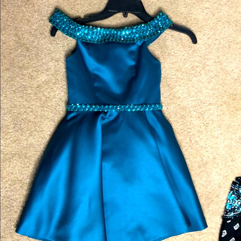 Custom Peacock Color Cocktail Size 7